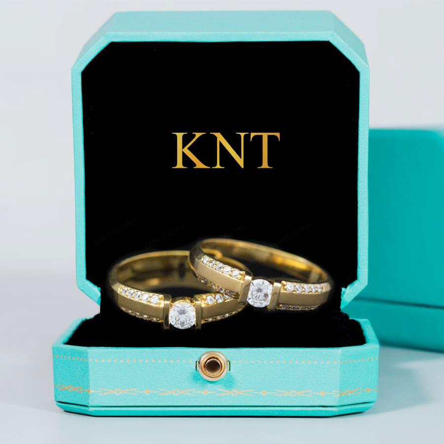 Nhẫn cưới C36 màu vàng vàng sang trọng và trắng tay