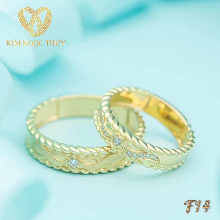 Nhẫn cưới F14 với họa tiết dây xoắn được chạm khắc tinh xảo