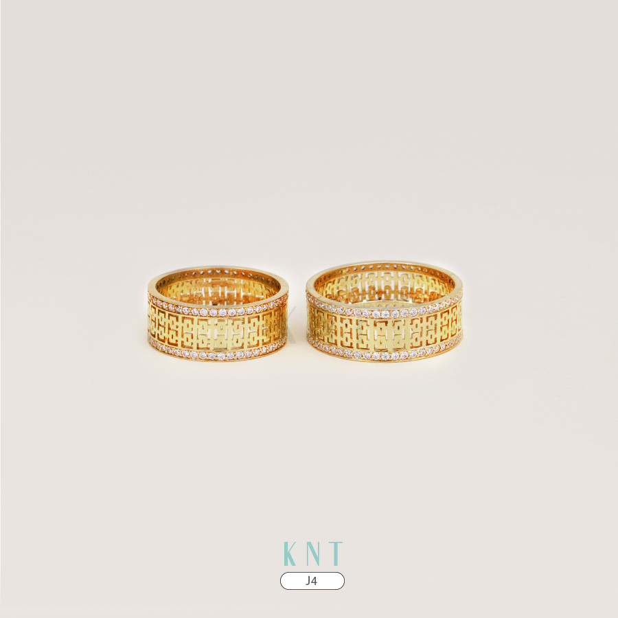 Nhẫn cưới J4 đính đá quanh viền nhẫn sang trọng