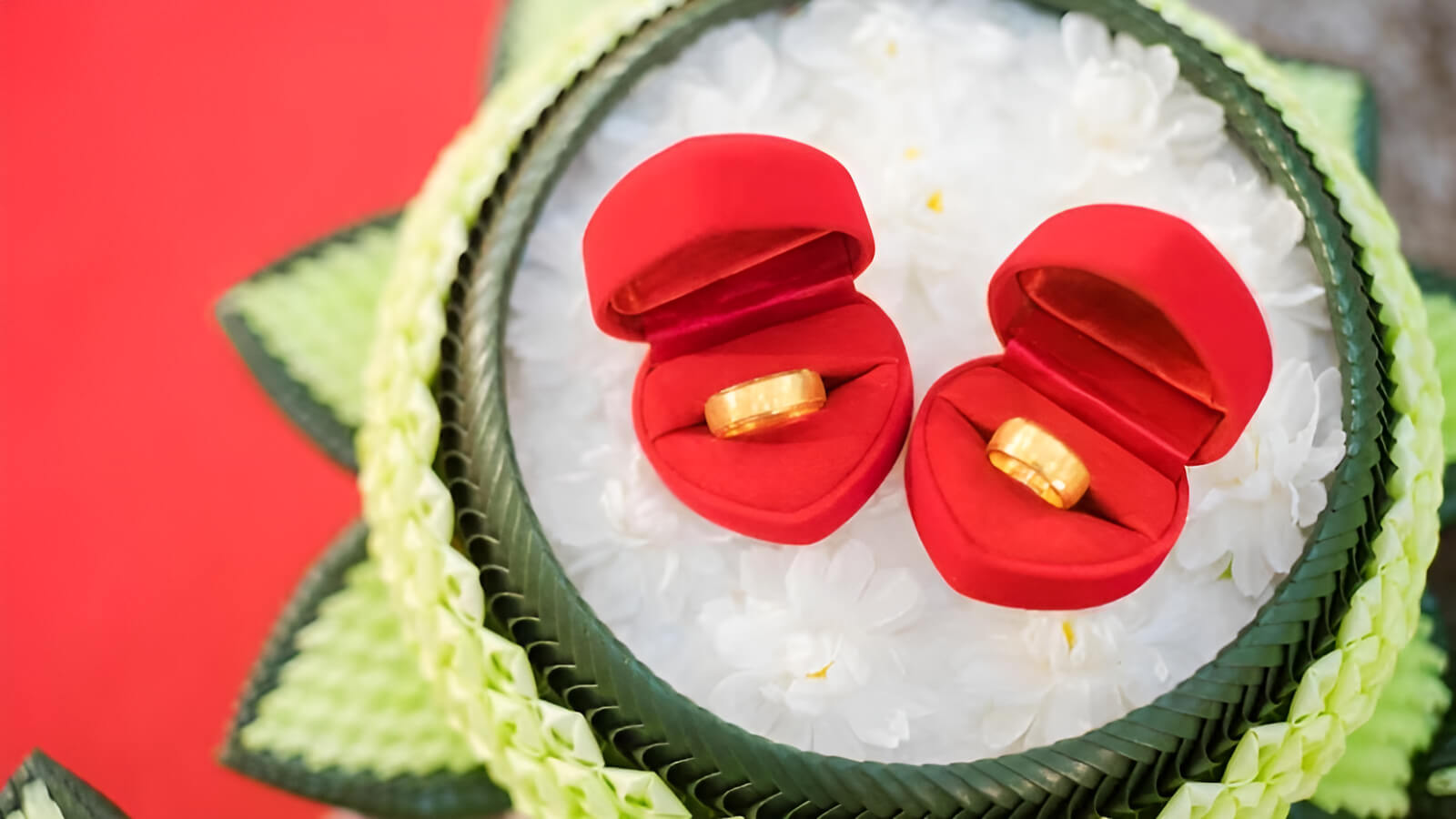 Để giữ cho cặp nhẫn cưới Rồng Phụng luôn bền đẹp, việc bảo quản trang sức vàng đúng cách khi sử dụng hàng ngày là cần thiết