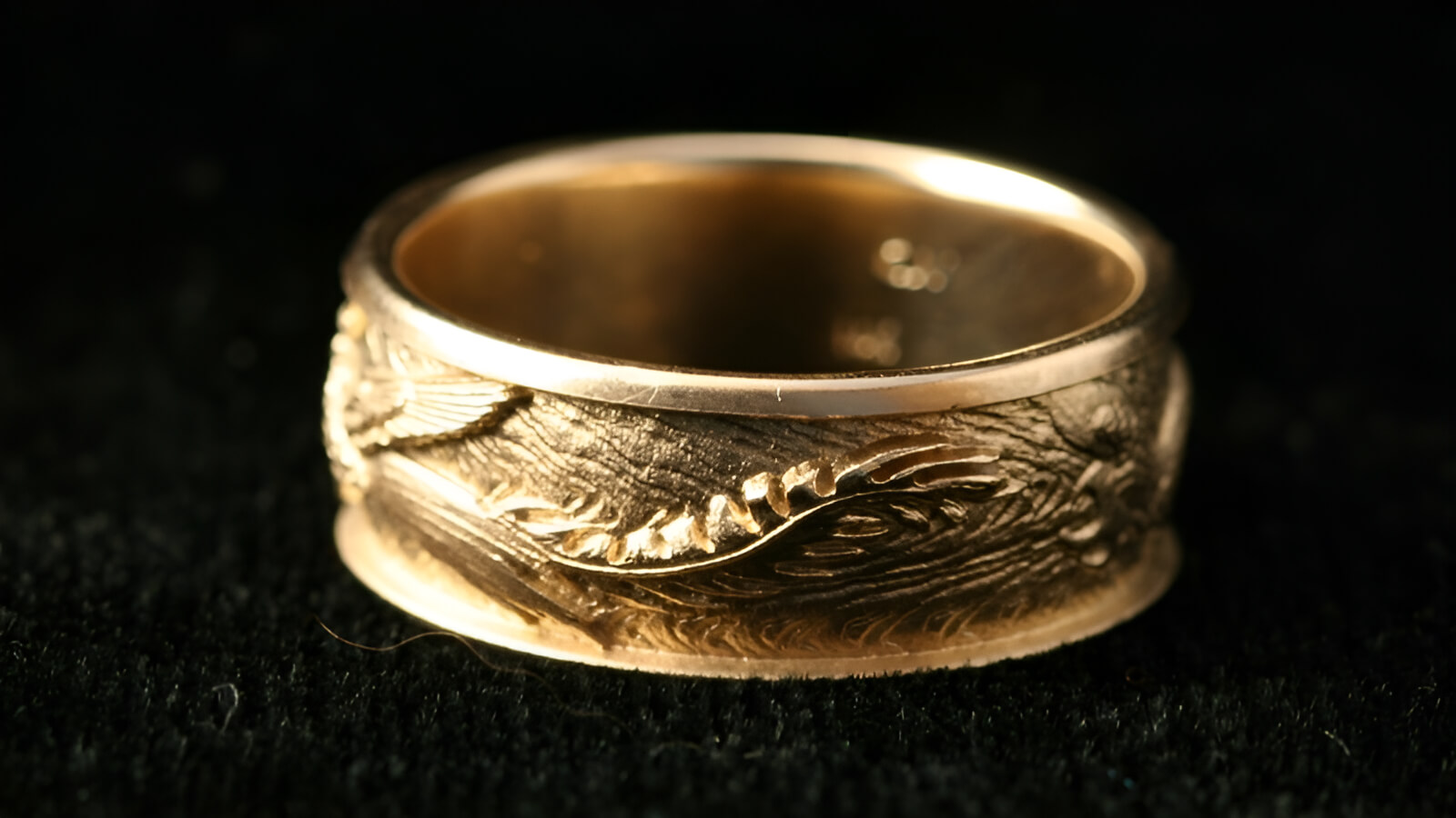 Một số người quan tâm đến phong thủy hôn nhân và muốn chọn trang sức phong thủy như nhẫn cưới hợp mệnh theo Ngũ hành