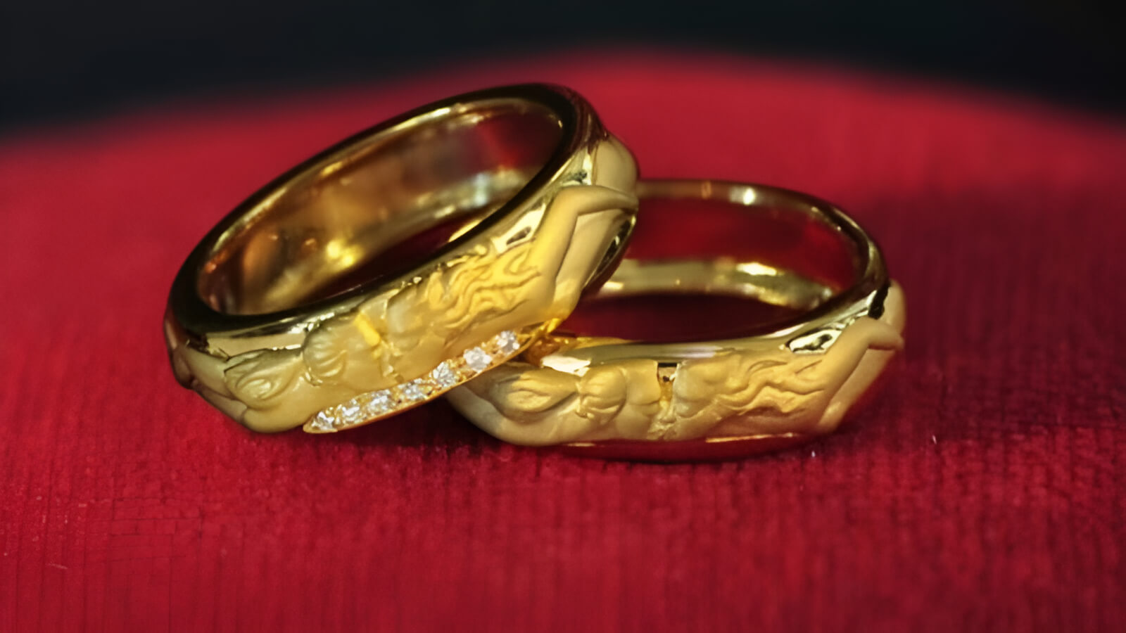 Trong lễ cưới truyền thống của người Việt, trang sức cưới truyền thống bằng vàng đóng vai trò rất quan trọng