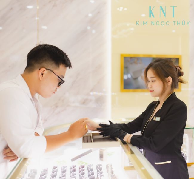 Mua nhẫn cầu hôn tại Kim Ngọc Thủy với chính sách Love Passport hấp dẫn