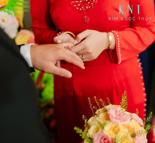 Ngón tay đeo nhẫn có sự khác biệt tùy thuộc vào văn hóa, truyền thống của các quốc gia