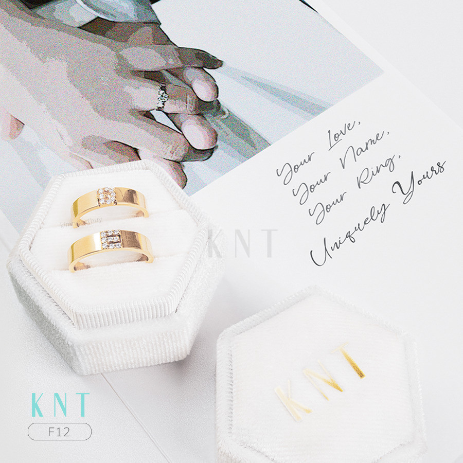 Nhẫn cưới F12 khắc tên cặp đôi tinh tế và độc đáo