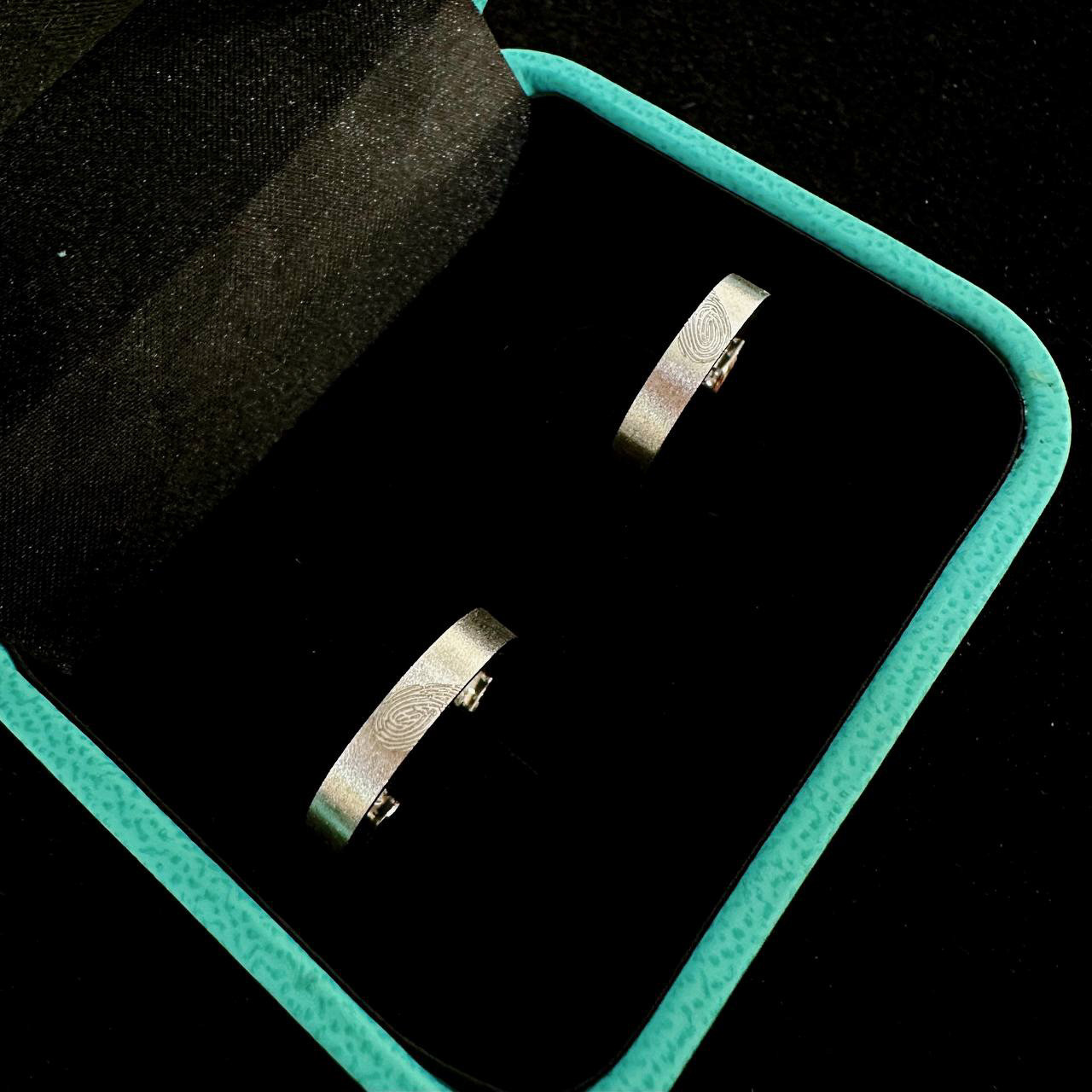 Nhẫn cưới khắc vân tay T5-3L5 khắc tên miễn phí