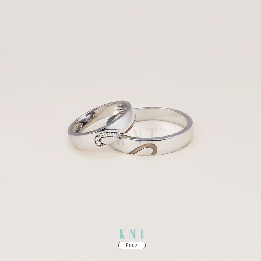 Nhẫn cưới E802 họa tiết hai nửa trái tim mềm mại