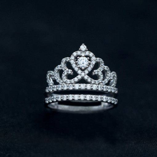 Nhẫn đính hôn R62 có thiết kế nổi bật và sang trọng