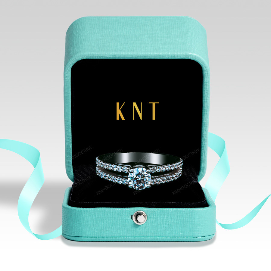 Nhẫn đính hôn R91 thiết kế hột cao và dải đá tấm lấp lánh