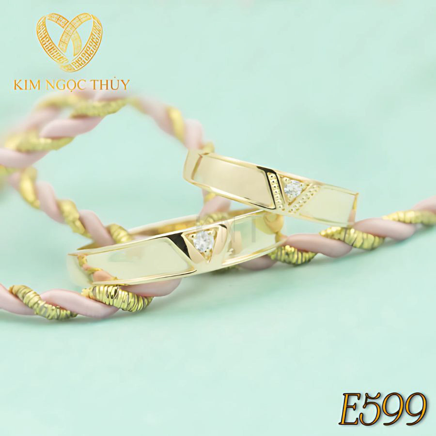 Nhẫn cưới E599 có thể khắc tên theo sở thích