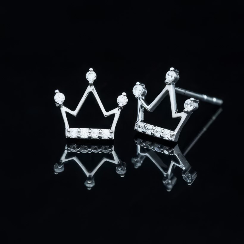 Bông tai B14 Kim Ngọc Thủy: Thiết kế vương miện đính đá lấp lánh trên chất liệu vàng trắng cao cấp