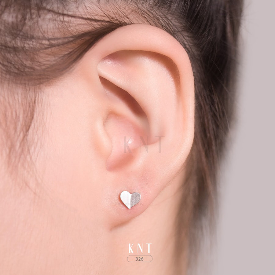 Bông tai B26 chế tác từ vàng 10K với thiết kế hình trái tim độc đáo