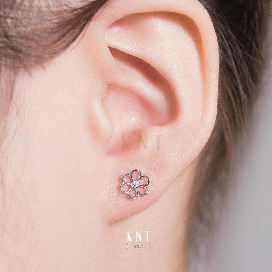 Bông tai B32 Kim Ngọc Thủy: Thiết kế hoa tối giản, phong cách Minimalism