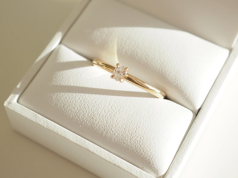 Nhẫn cưới 1 chỉ có thiết kế thanh mảnh và tinh tế