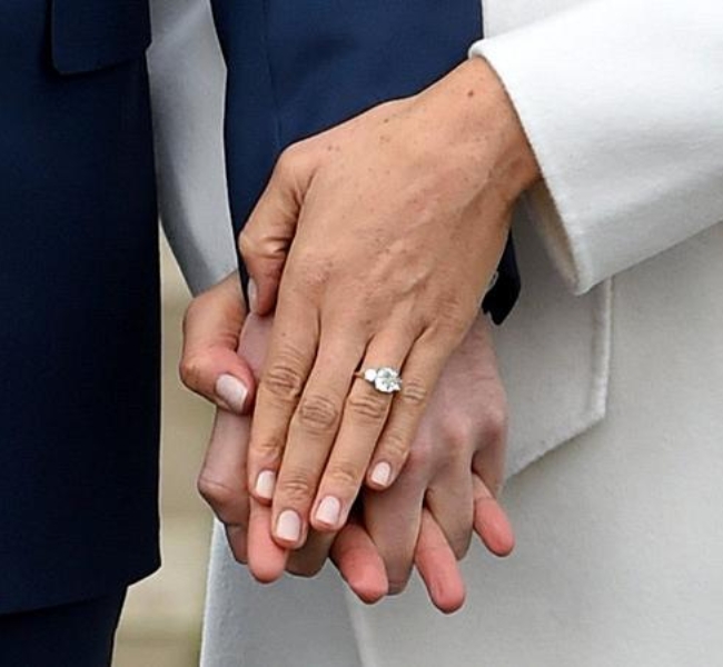 Nhẫn cưới bạch kim