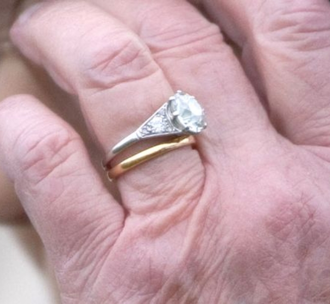 Nhẫn cưới sang trọng