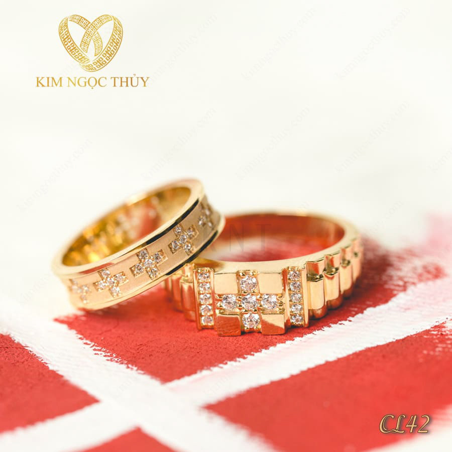 Nhẫn cưới CL42 thiết kế hiện đại với hoạ tiết đính đá