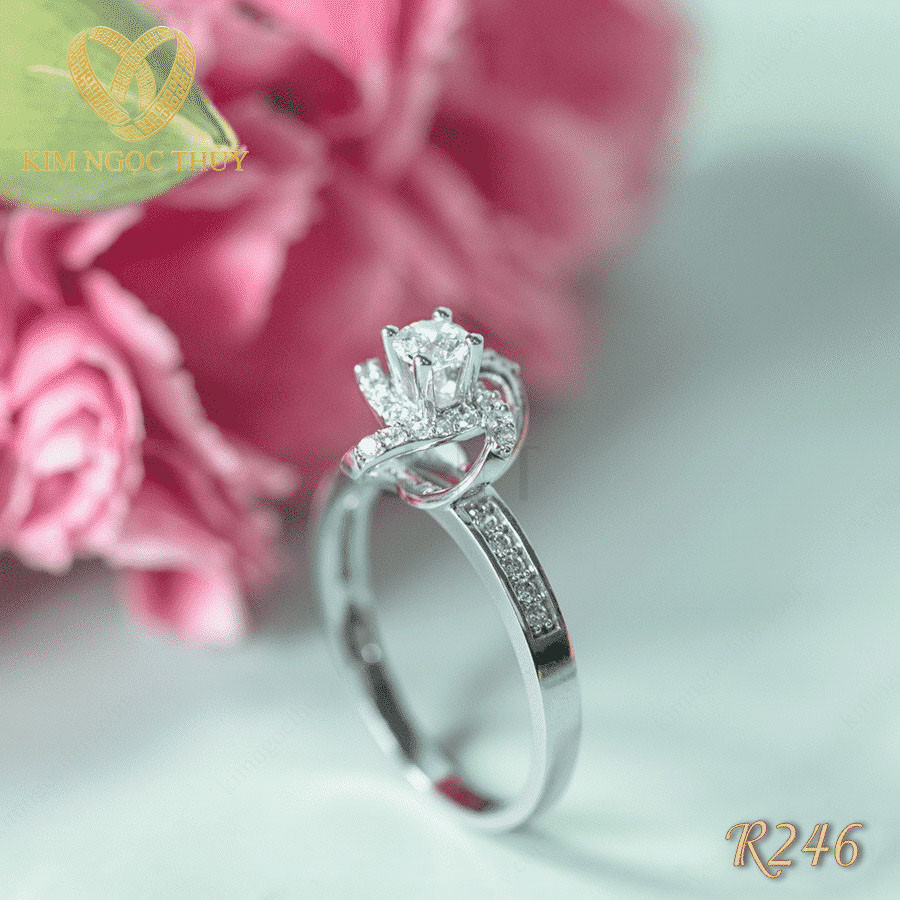 Nhẫn đính hôn R246 mặt nhãn xoắn cách điệu độc đáo