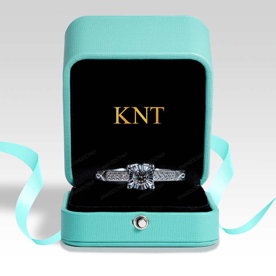 Nhẫn đính hôn R250 viền đá tấm tinh tế quanh đá chủ