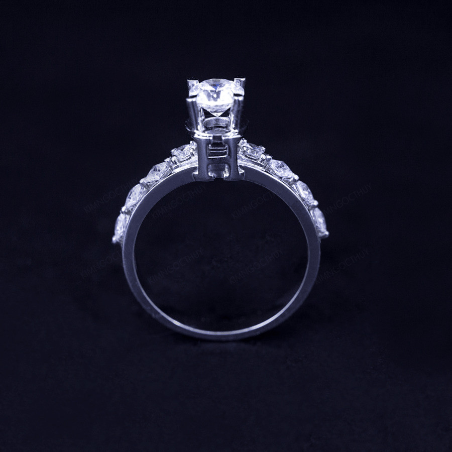 Nhẫn đính hôn R1H đá phụ tròn vuông xen kẽ độc đáo