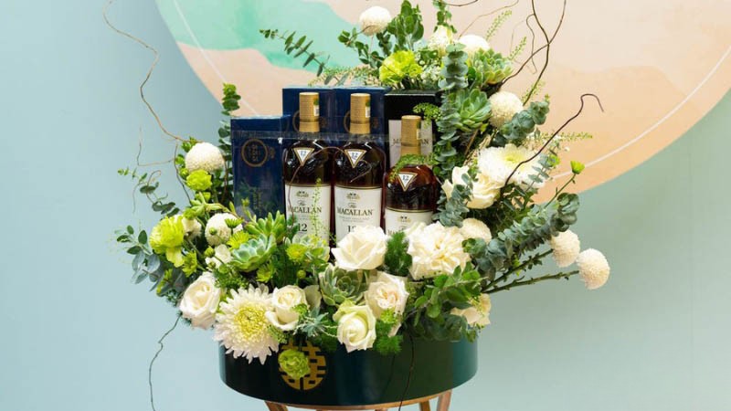 Mâm trà rượu là lễ vật được dùng để dâng lên bàn thờ gia tiên