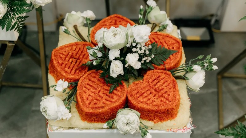 Mâm xôi gấc mang ý nghĩa may mắn và khởi đầu thuận lợi cho gia đình mới.