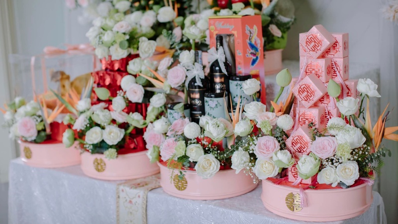 Sính lễ là các mâm tráp vật phẩm nhà trai mang sang nhà gái