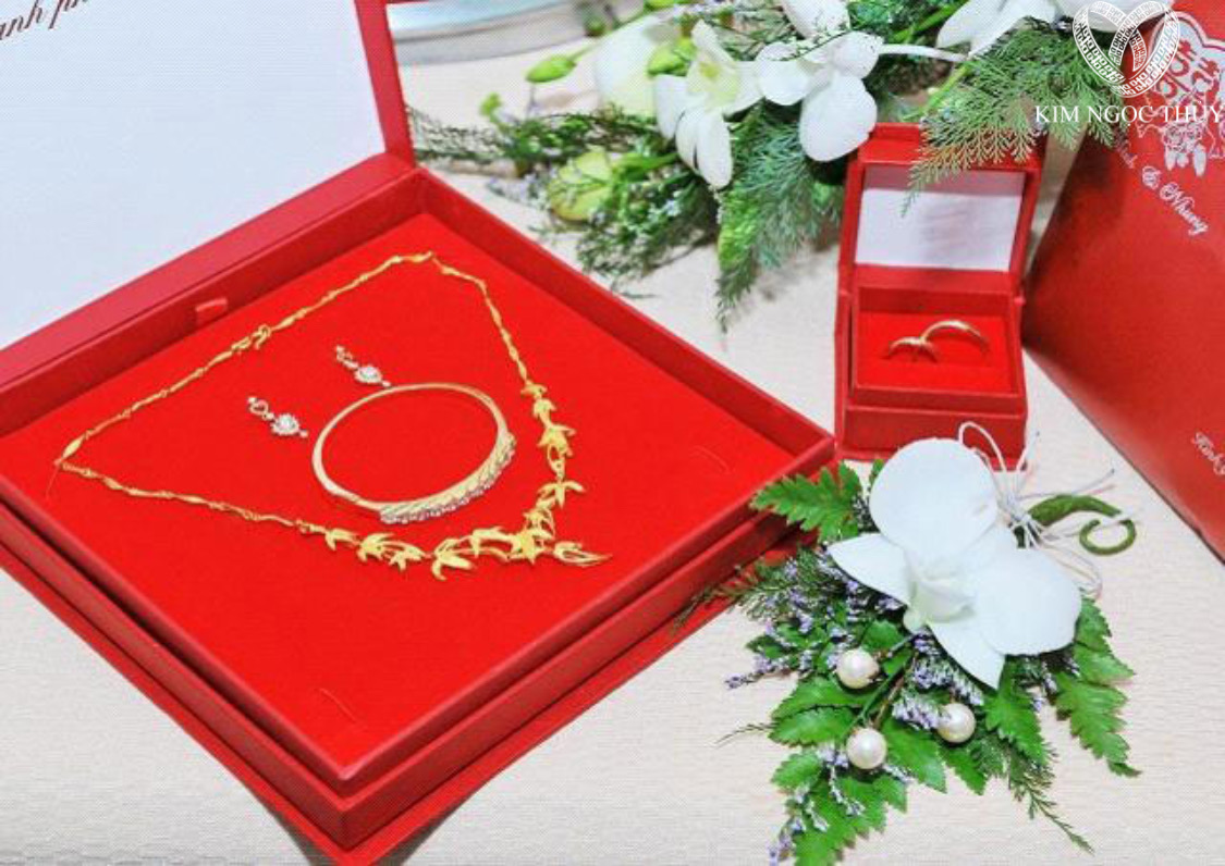 Trang sức cưới cho con dâu bao gồm những gì?