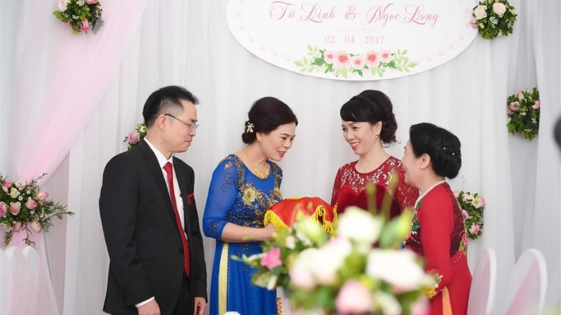 Lại quả là nghi thức chia lại một phần lễ vật trong các tráp quả để gửi lại cho đoàn nhà trai