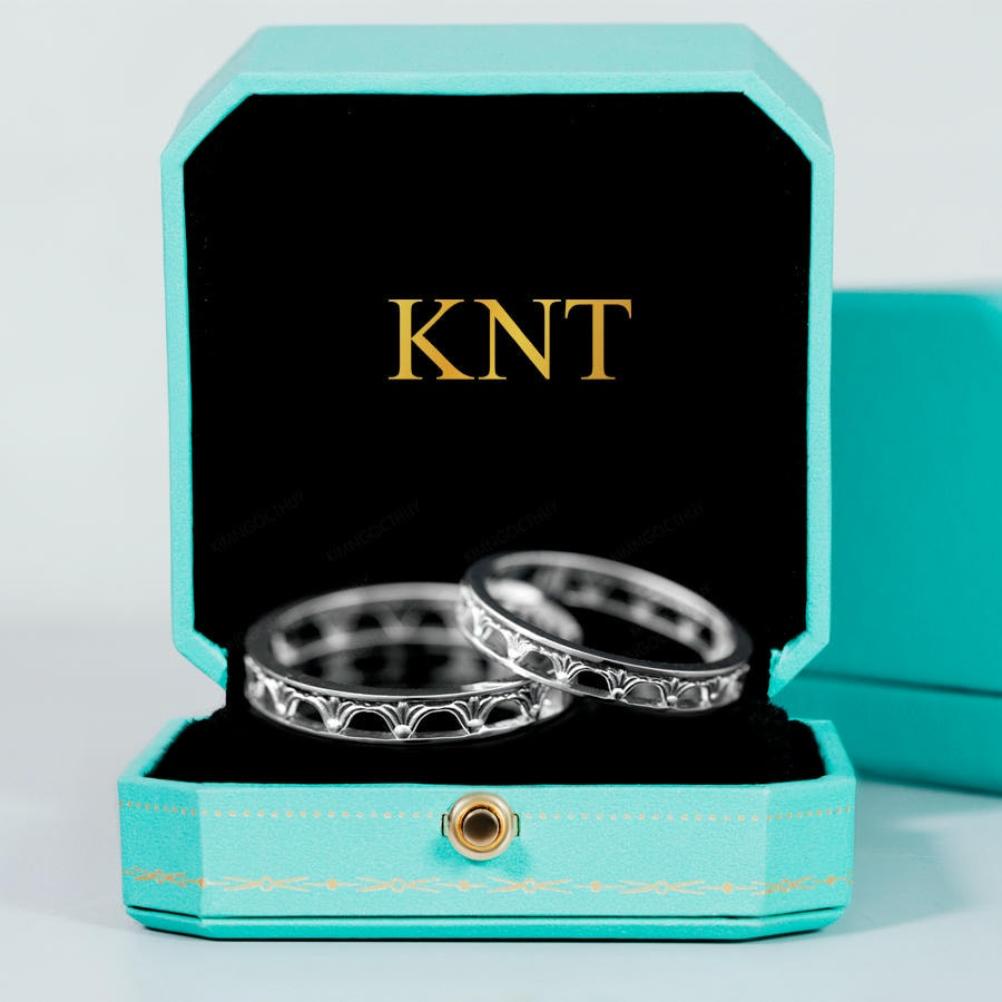 Nhẫn cặp vàng CV101 từ Kim Ngọc Thủy: Thiết kế hoa văn ở phần kiểu độc đáo