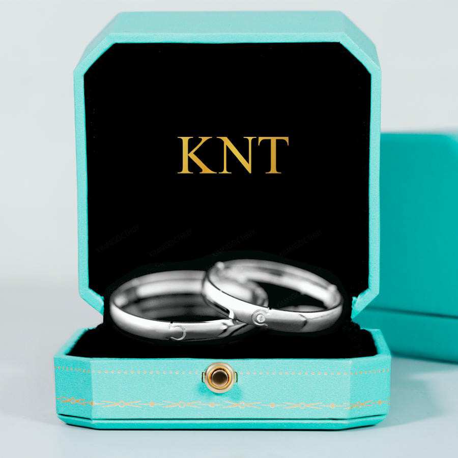 Nhẫn cặp vàng CV33: Thiết kế mảnh ghép độc đáo, thể hiện sự đồng điệu và gắn bó.