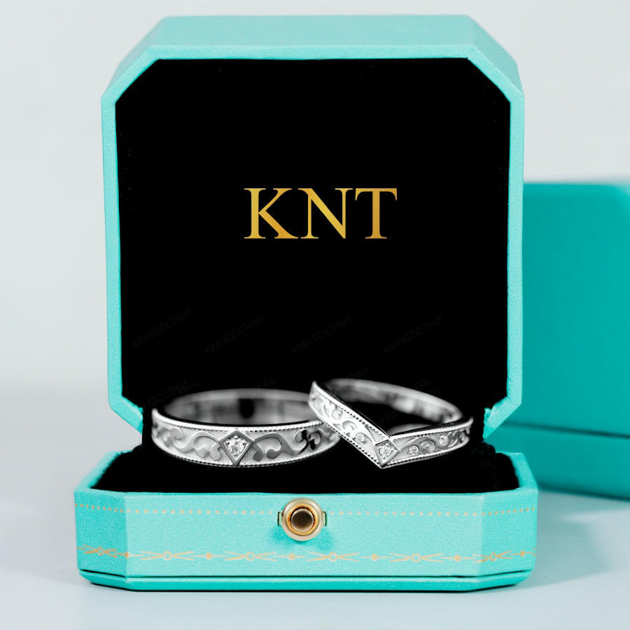 Nhẫn cặp vàng CV35: Thiết kế hoa văn cổ điển, đính đá cao cấp