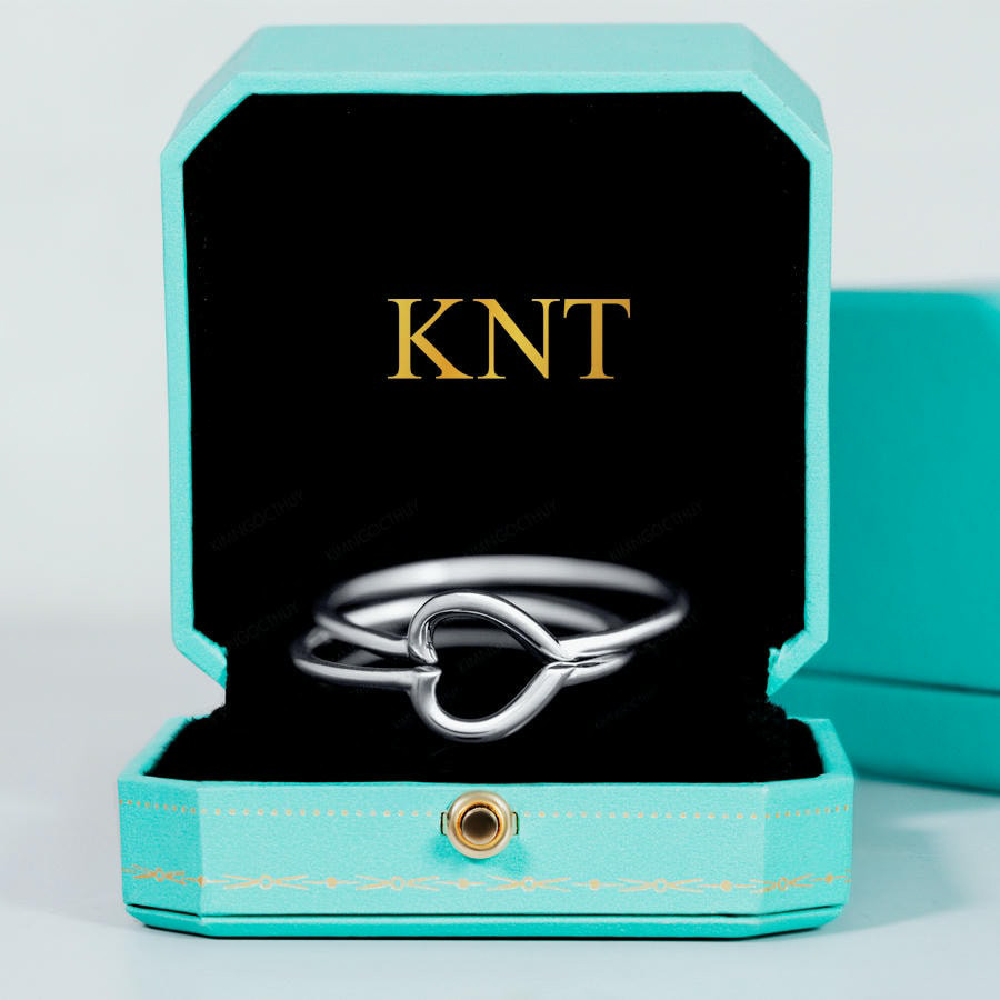 Nhẫn cặp vàng CV47 Kim Ngọc Thủy: Thiết kế nhẹ nhàng, độc đáo với hình trái tim ghép đôi mới lạ