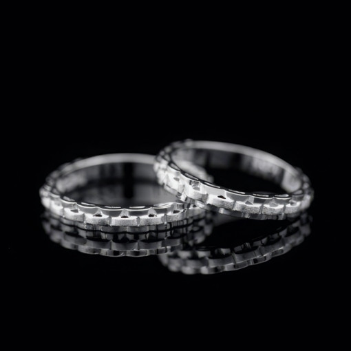 Nhẫn cặp vàng CV55 có thiết kế độc lạ và trẻ trung