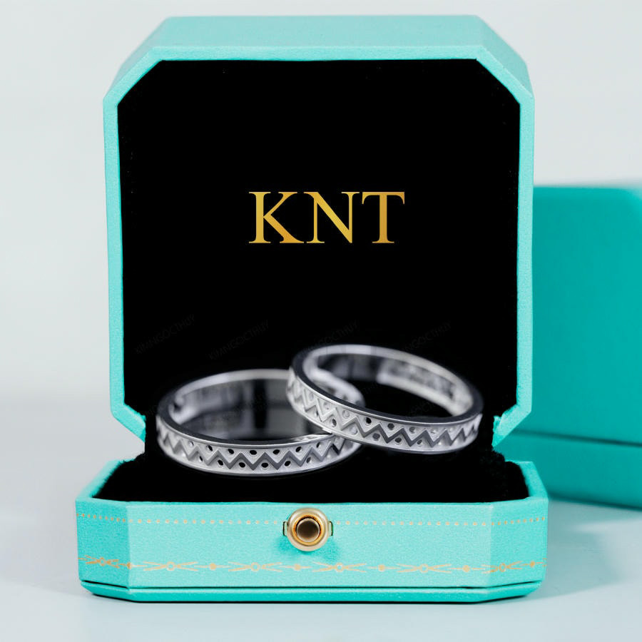 Nhẫn cặp vàng CV61 thiết kế hoa văn răng cưa độc đáo