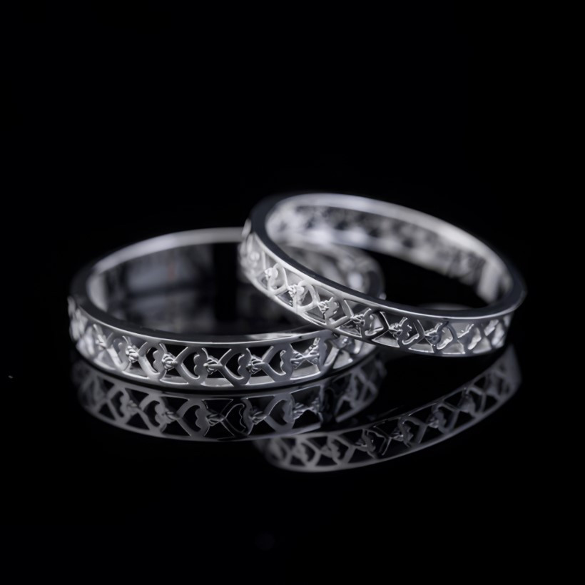 Nhẫn cặp vàng CV68 làm nổi bật sự sang trọng và quý phái