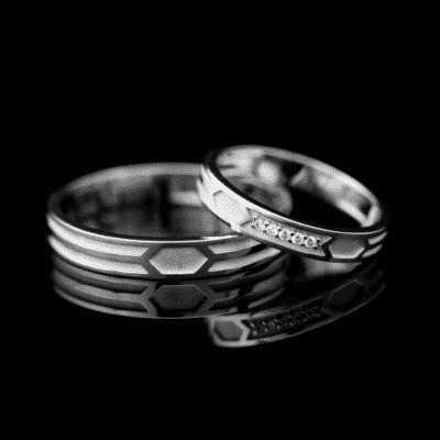 Nhẫn cặp vàng CV80 kiểu dáng hiện đại, đính đá ấn tượng