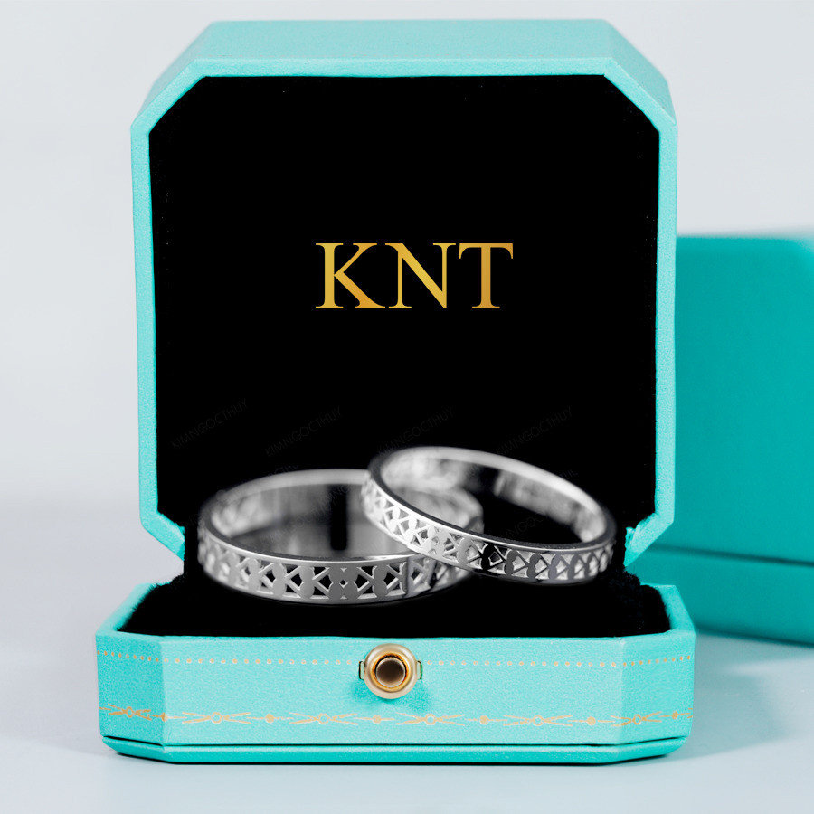 Nhẫn cặp vàng CV89 hoạ tiết được thiết kế tỉ mỉ và tinh xảo