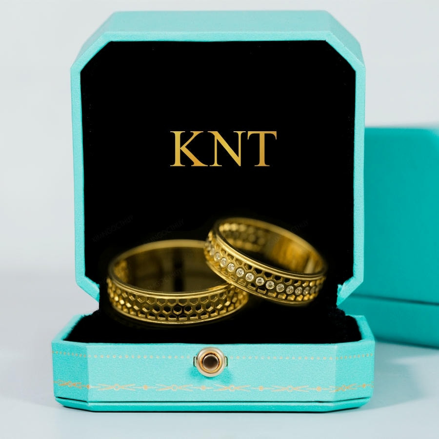 Nhẫn cưới A121: Thiết kế hoa văn độc đáo, nhẫn nữ đính đá tinh tế, chất liệu vàng cao cấp