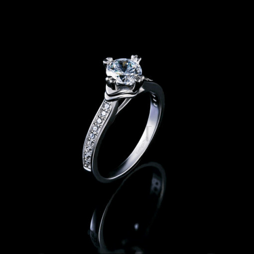 Nhẫn đính hôn R308 là món quà đặc biệt cho ngày cầu hôn