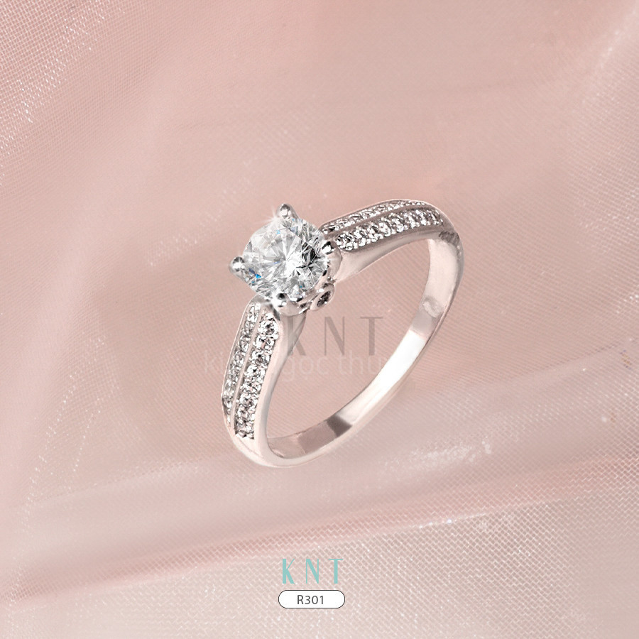 Nhẫn đính hôn R310 thiết kế đá chủ lớn đính hai hàng đá tấm