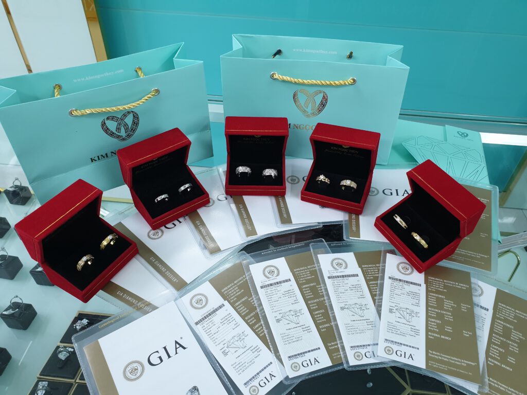 nhẫn cưới kim cương