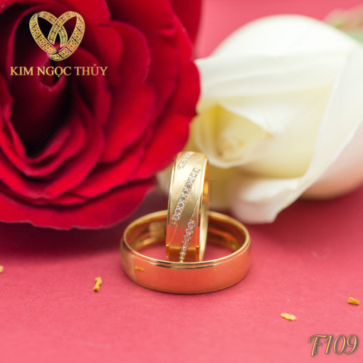 Nhẫn cưới F109 phù hợp với cặp đôi yêu thích sự nổi bật