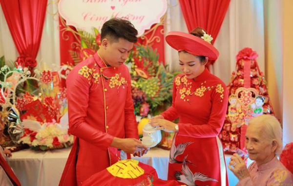 Nữ trang đám hỏi khác đám cưới như nào