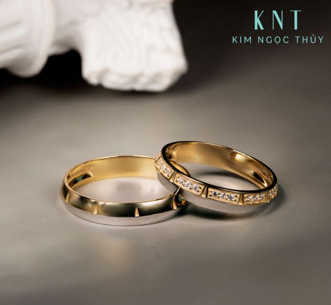 Nhẫn cưới H118 gây ấn tượng với thiết kế chạm khắc