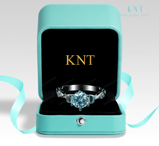 Tạo điểm nhấn cho chiếc nhẫn cầu hôn bằng đá quý có màu sắc đặc biệt