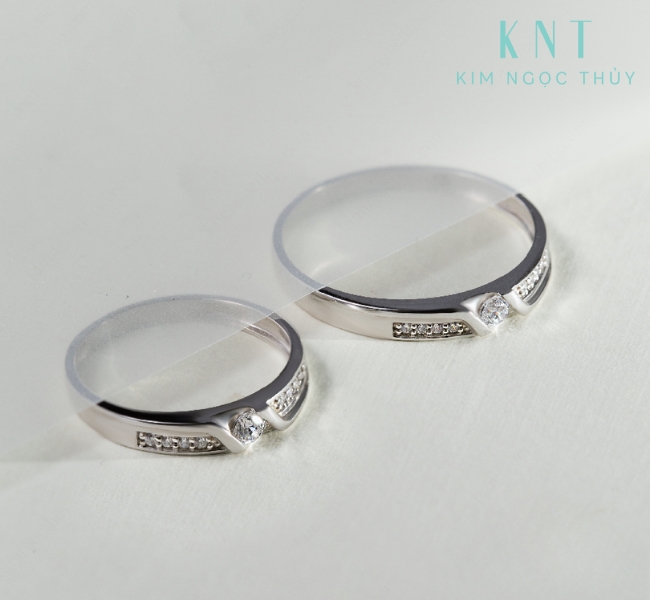 Mua nhẫn cưới
