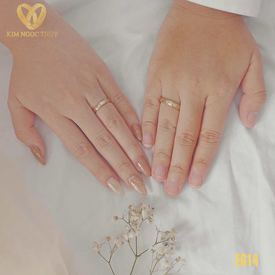 Đeo nhẫn cưới trên cổ có ý nghĩa gì?