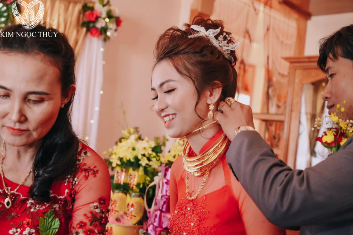 Ý nghĩa của bộ trang sức cưới cho cô dâu