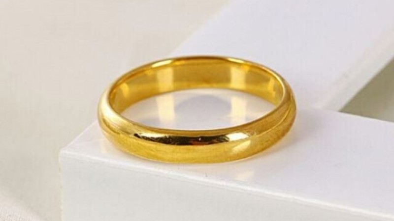 Nhẫn trơn vàng 24K có màu sắc đậm truyền thống